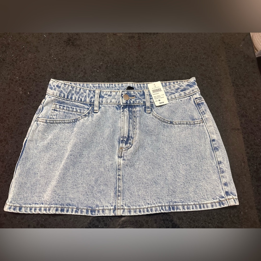 NWT denim skirt with bows on pockets